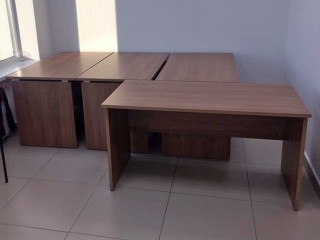 Прямые столы для офиса